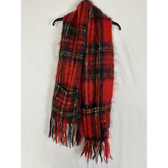 Creagaran Red Tartan Mohair Wool Scarf Soft Fuzzy Made in Scotland Pockets - Picture 5 of 7